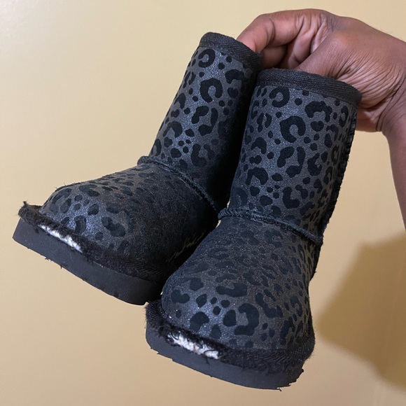 Sparkle Cheetah Print Uggs - Picture 3 of 4